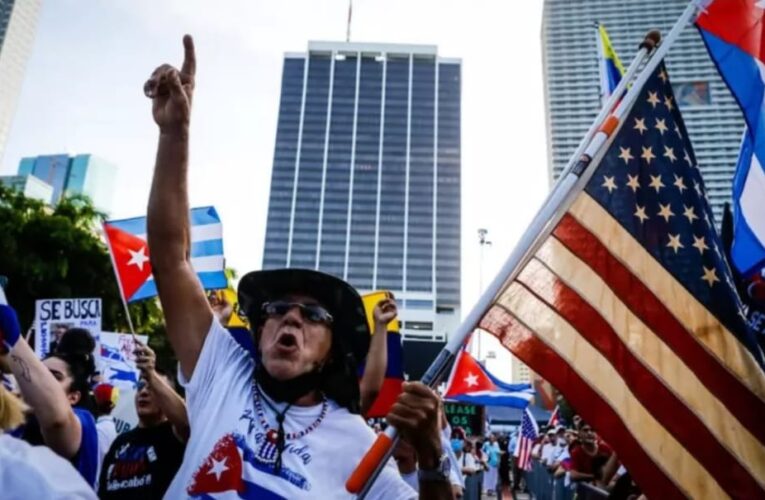 DEMÓCRATAS DEFIENDEN A LOS PEQUEÑOS EMPRESARIOS CUBANOS