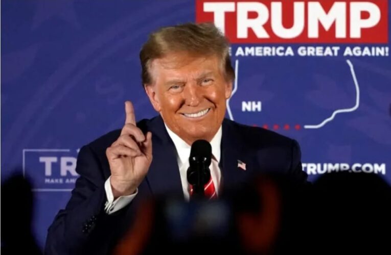 TRUMP GANA Y CELEBRA SIN DESPEINARSE
