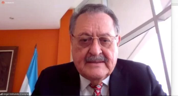 DESVERGONZADA FIESTA CONSTITUCIONAL