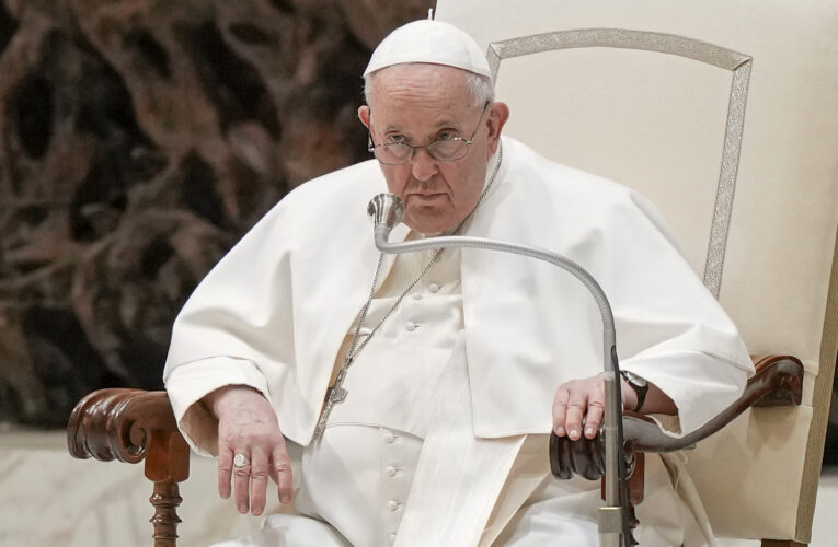 EL PAPA SE HA SENTADO Y SE ESPERA RESULTADO DEL TAC