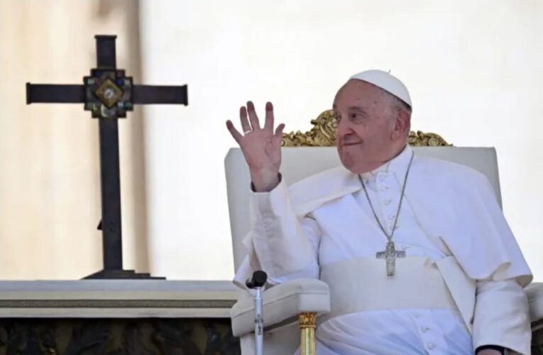 EL PAPA PASÓ TERCERA NOCHE HOSPITALIZADO