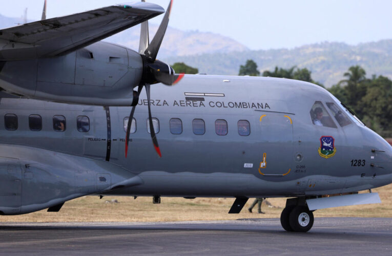 ATERRIZA EN BOGOTÁ PRIMER AVIÓN DE DEPORTADOS DE EEUU