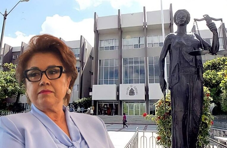 REBECA RÁQUEL, SUELDAZO TOP