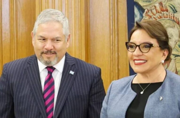 CANCILLER SE HACE LA “VÍSTIMA”