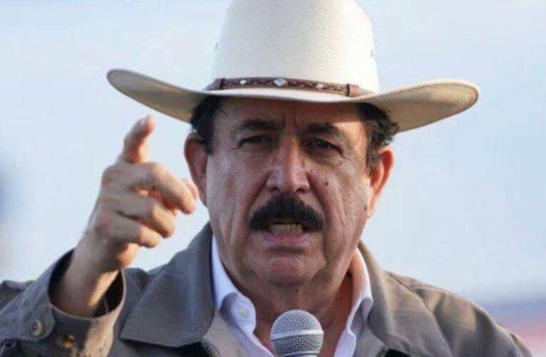MEL SE ECHA UNA DE VAQUEROS