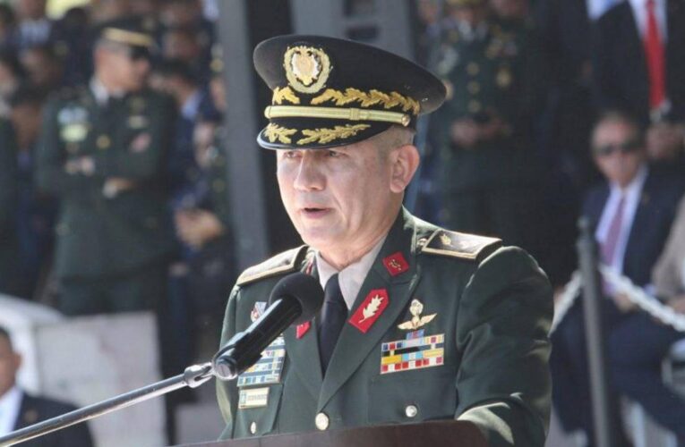 ROOSEVELT DEPONE EL FUSIL