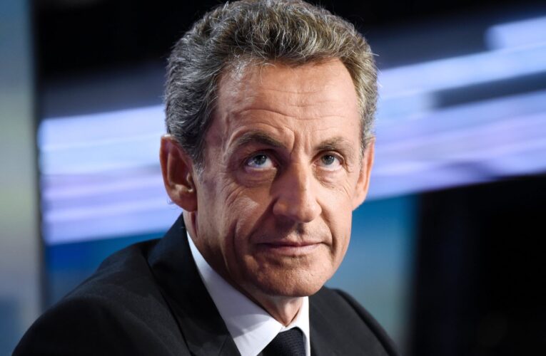 SARKOZY, PRIMER EXPRESIDENTE CON BRAZALETE